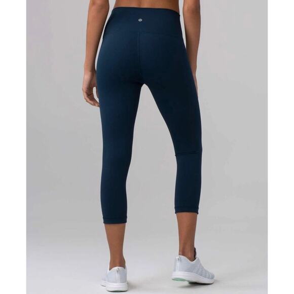 LULULEMON Wunder Under Crop SZ 2 Hi-Rise Full-On Luxtreme 21" - Picture 2 of 5